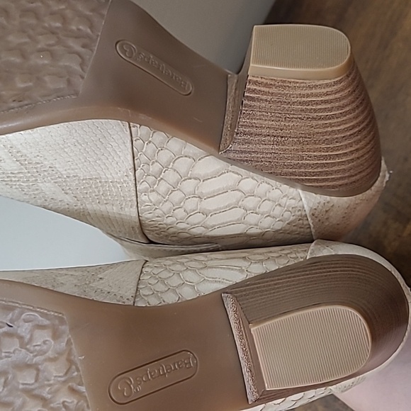 BareTraps LUCIA Textured Snakeskin Cream Ankle Booties size 9.5 - Picture 10 of 13